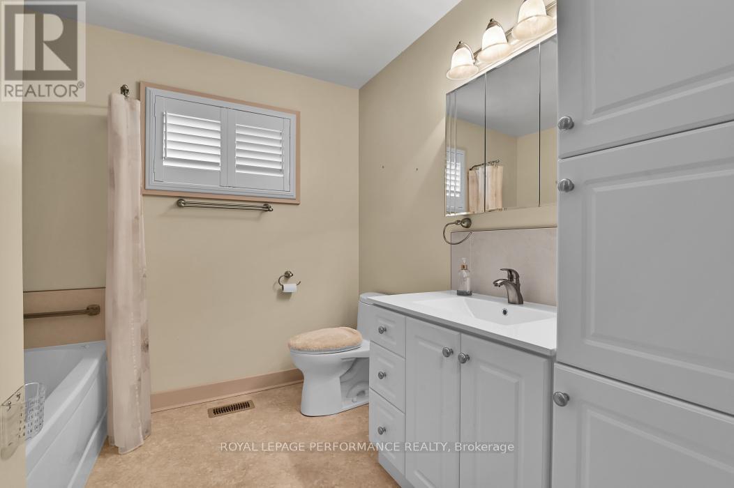 3 Bed, 2 Bath House for Sale in Ottawa – 23 ELMA STREET, Ottawa – MLS# X13498308 - Image 21