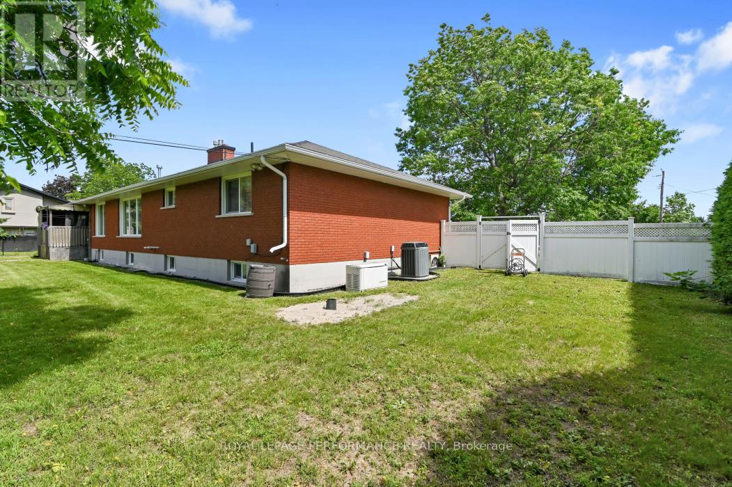3 Bed, 2 Bath House for Sale in Ottawa – 23 ELMA STREET, Ottawa – MLS# X13498308 - Image 31