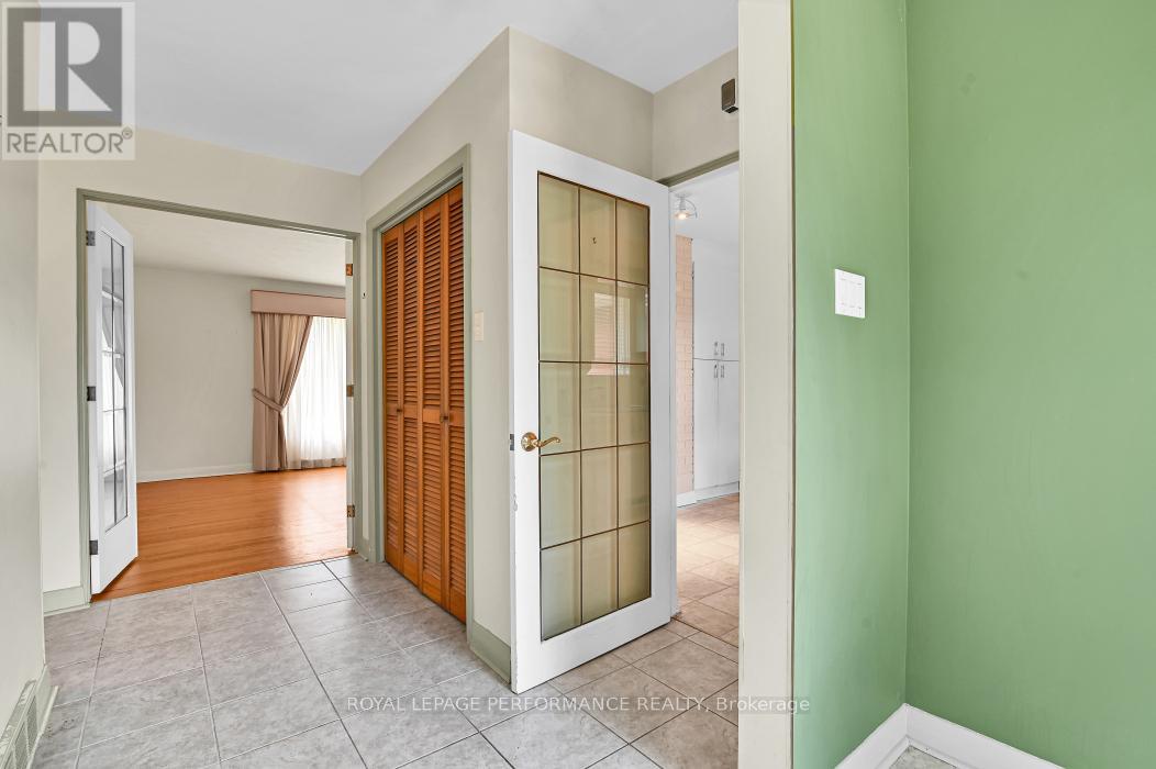 3 Bed, 2 Bath House for Sale in Ottawa – 23 ELMA STREET, Ottawa – MLS# X13498308 - Image 6