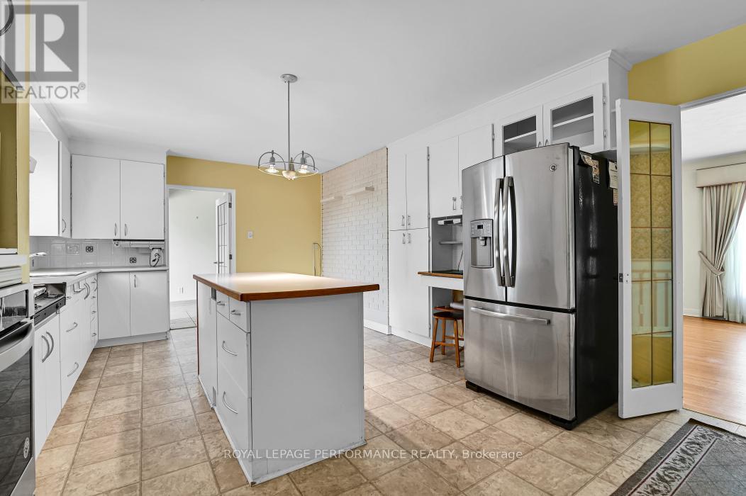 3 Bed, 2 Bath House for Sale in Ottawa – 23 ELMA STREET, Ottawa – MLS# X13498308 - Image 8