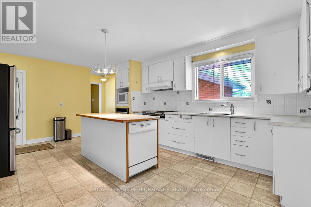 3 Bed, 2 Bath House for Sale in Ottawa – 23 ELMA STREET, Ottawa – MLS# X13498308 - Image 9