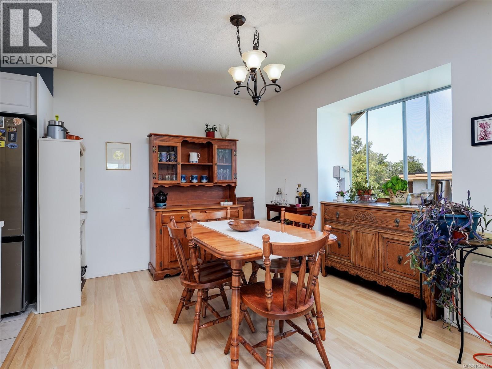#405 710 Lampson St - 6