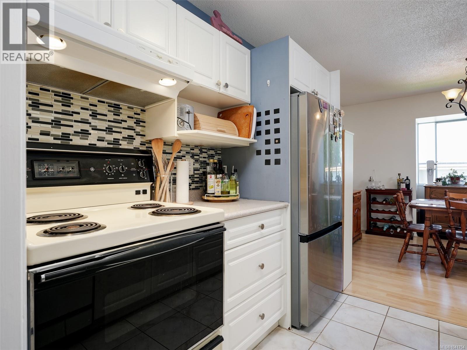 #405 710 Lampson St - 8