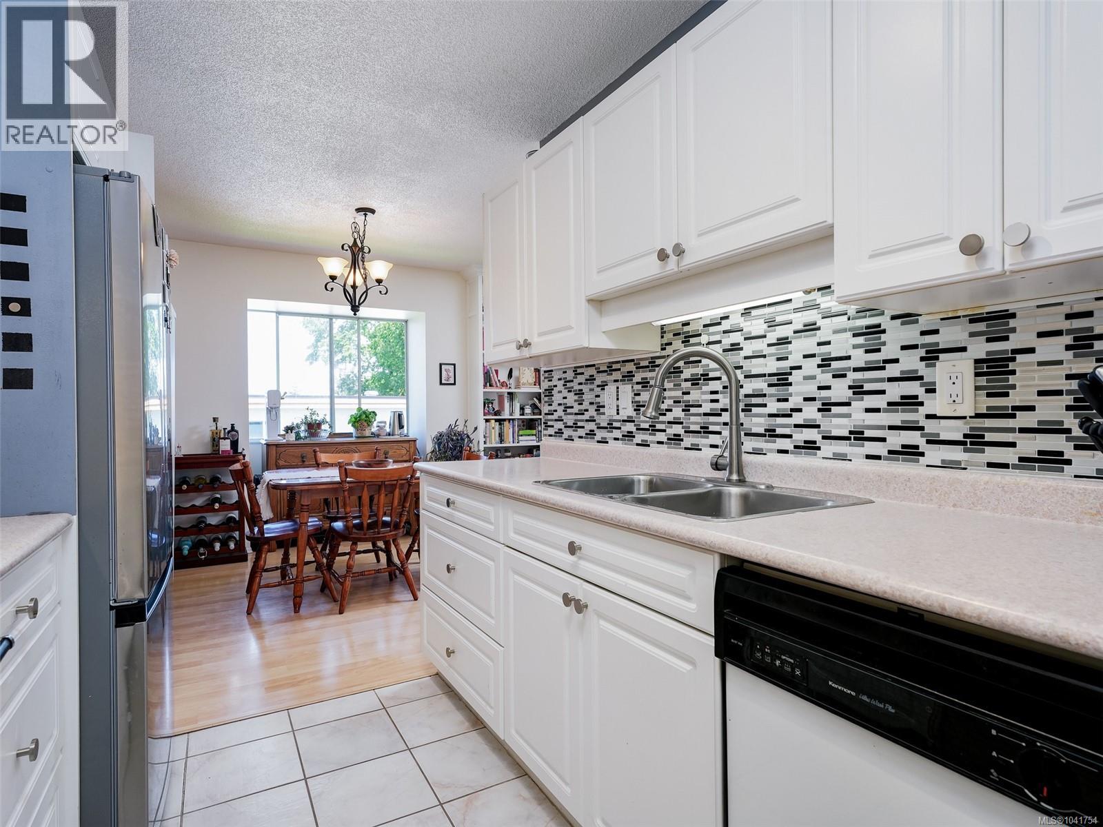#405 710 Lampson St - 9