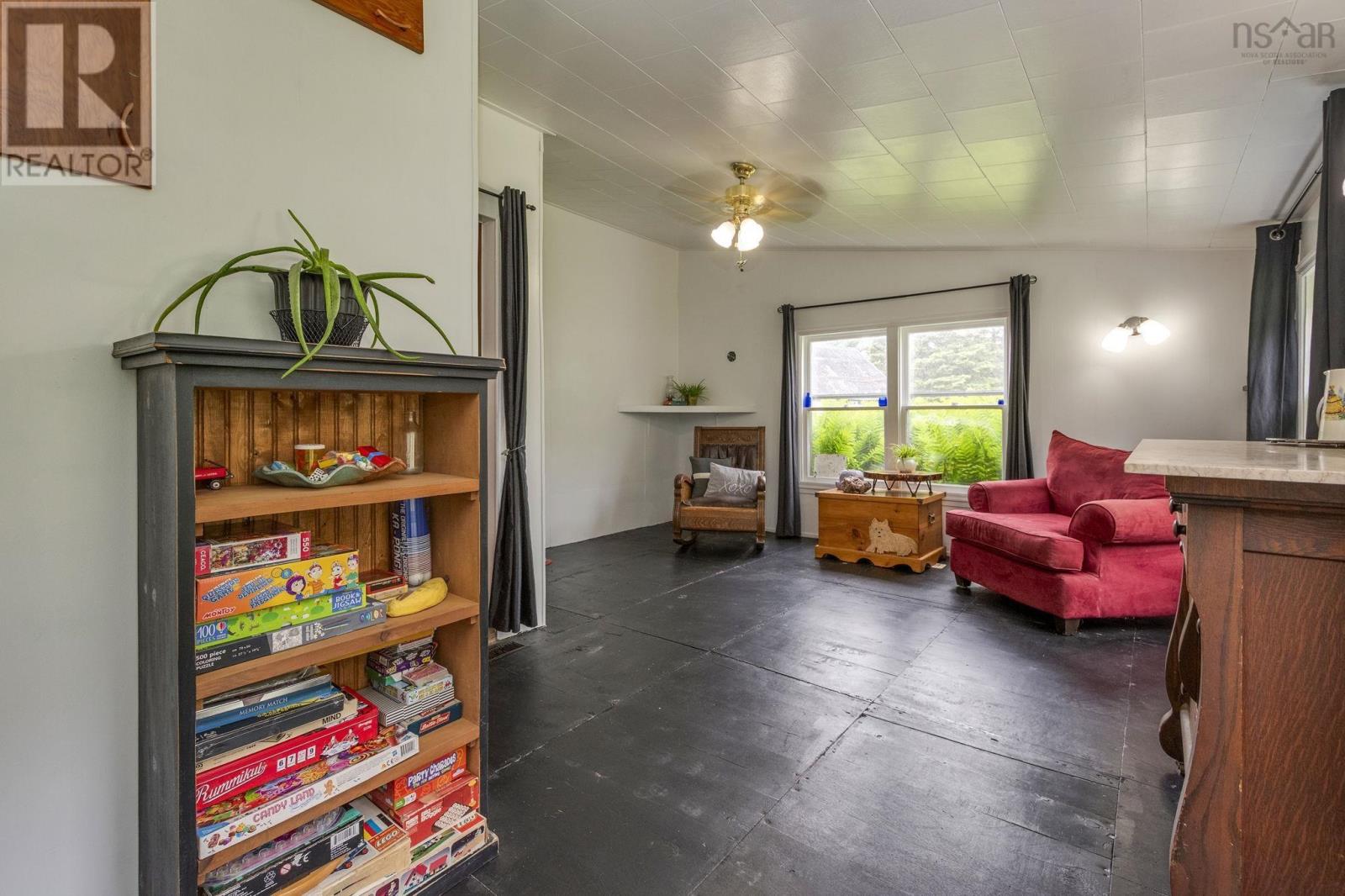 535 E River East Side Road - 14