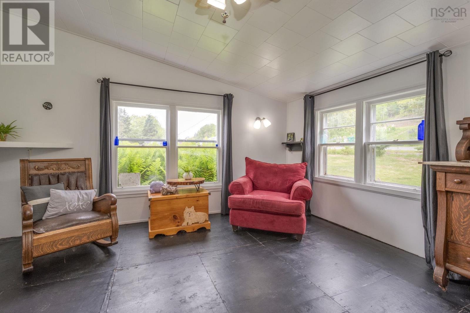 535 E River East Side Road - 13