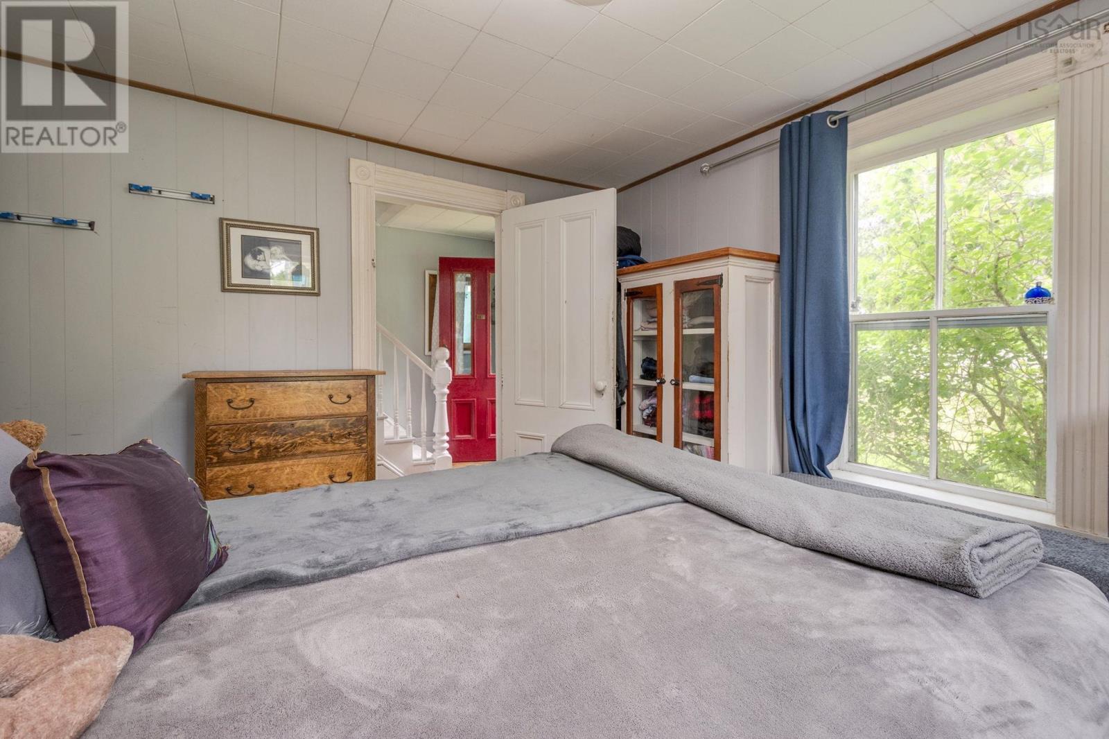 535 E River East Side Road - 24
