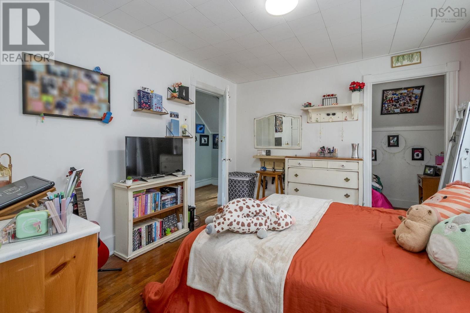 535 E River East Side Road - 32
