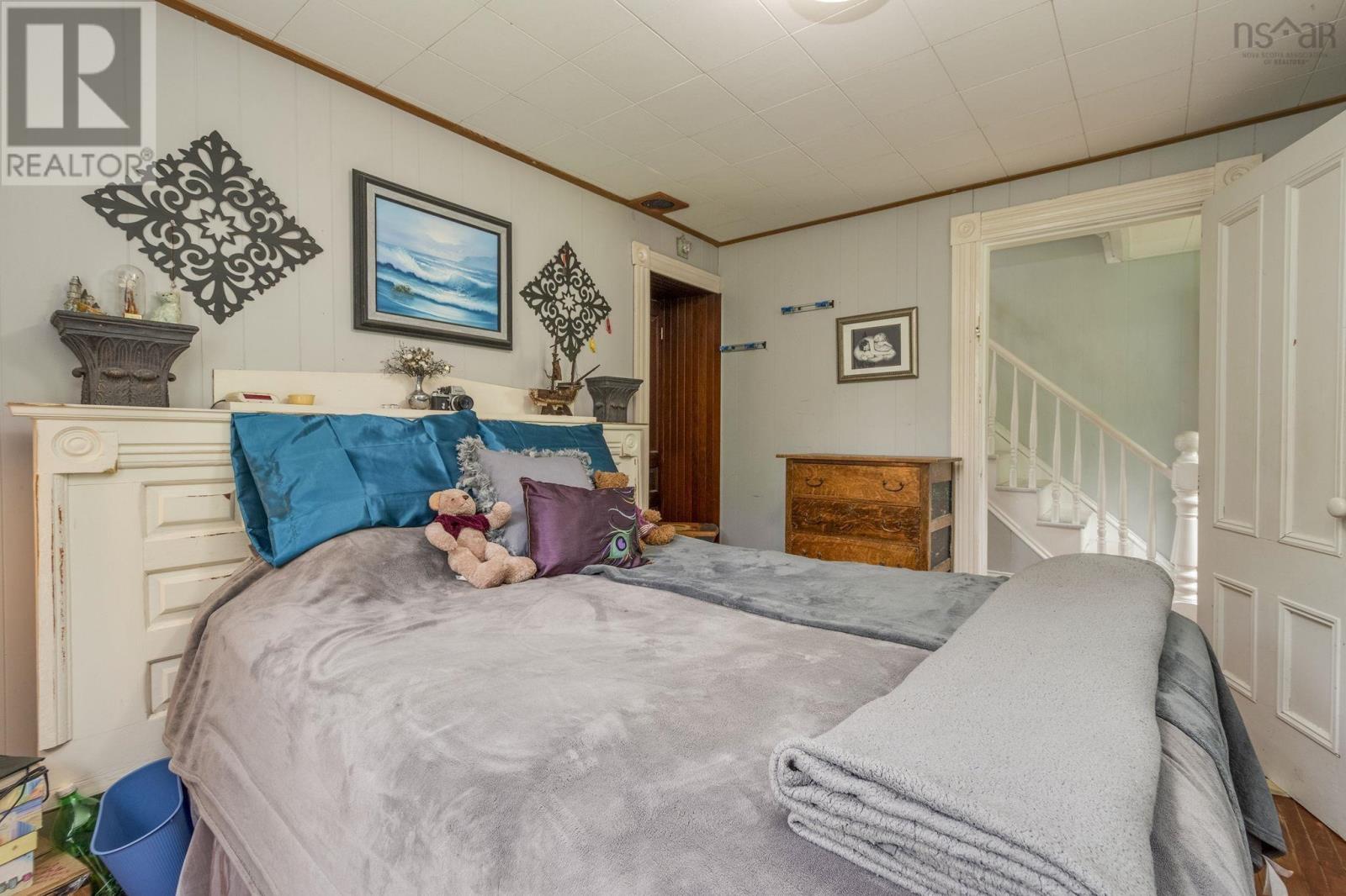 535 E River East Side Road - 23