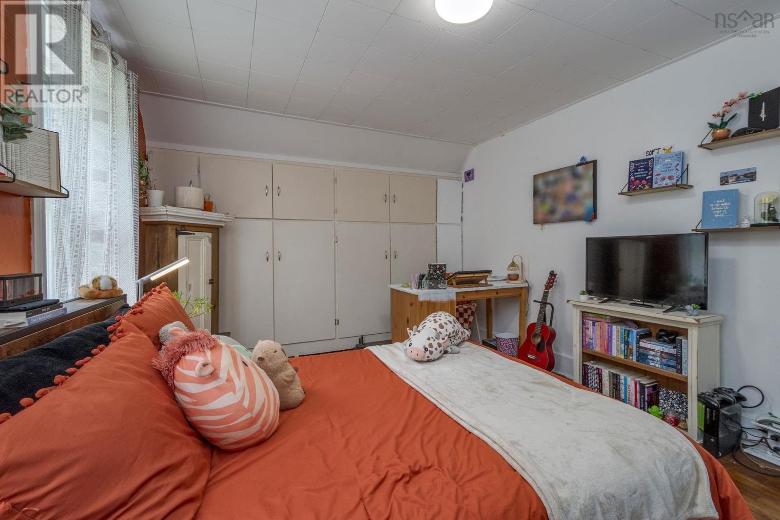535 E River East Side Road - 34