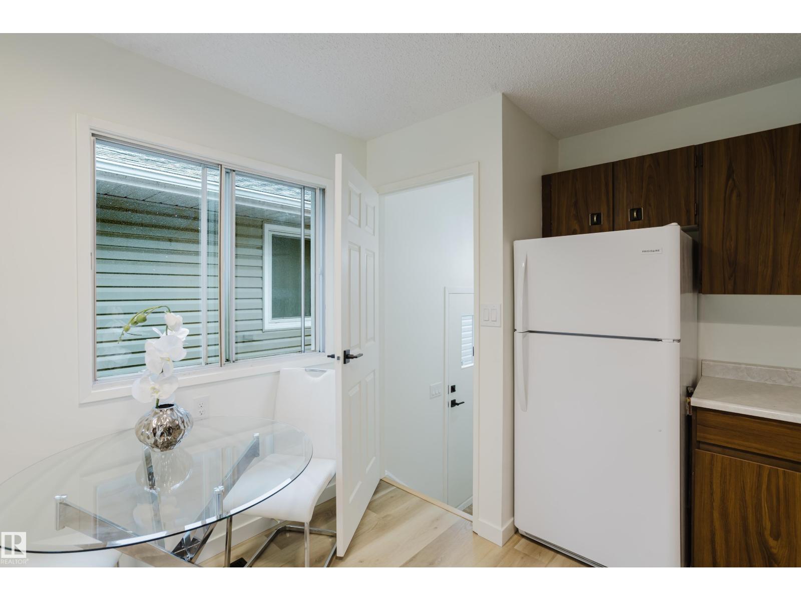 11208 69 ST NW - 16