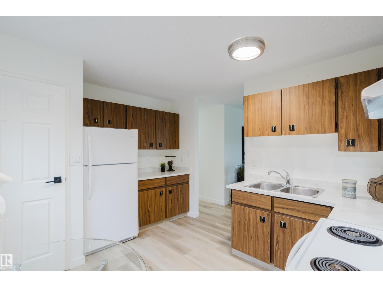 11208 69 ST NW - 17