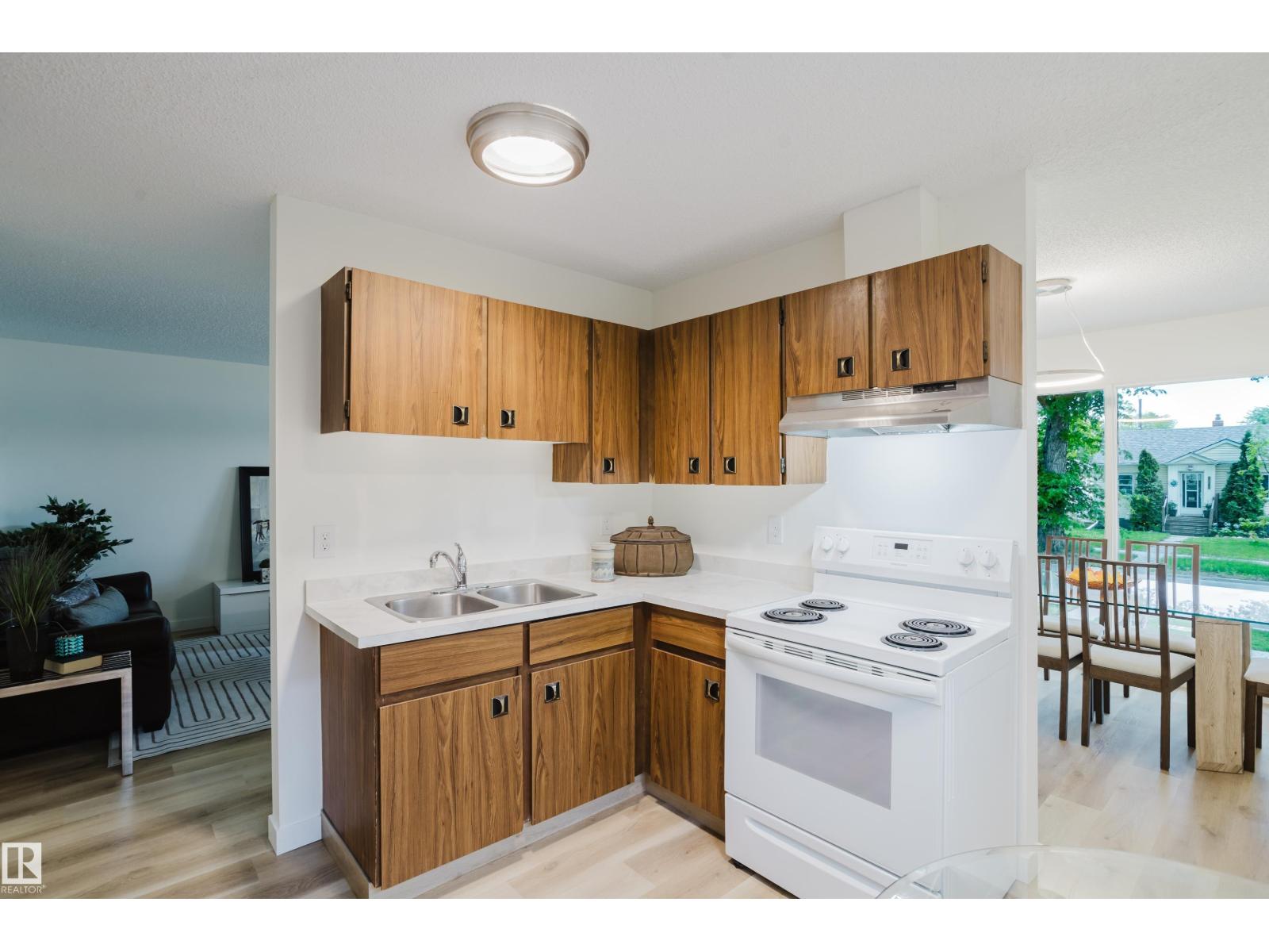 11208 69 ST NW - 18