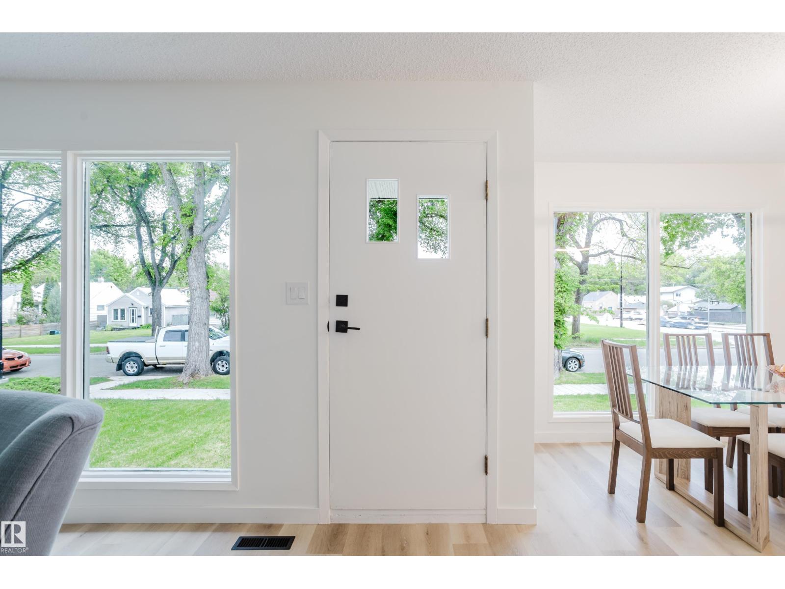 11208 69 ST NW - 2