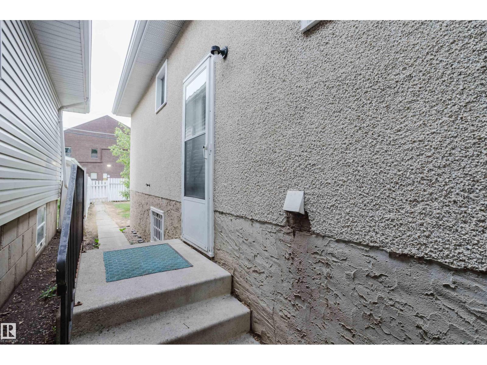11208 69 ST NW - 30