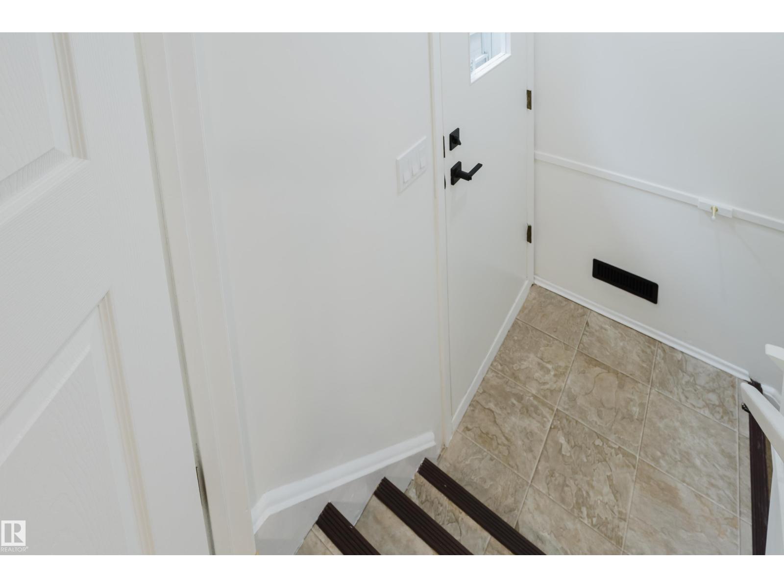11208 69 ST NW - 31