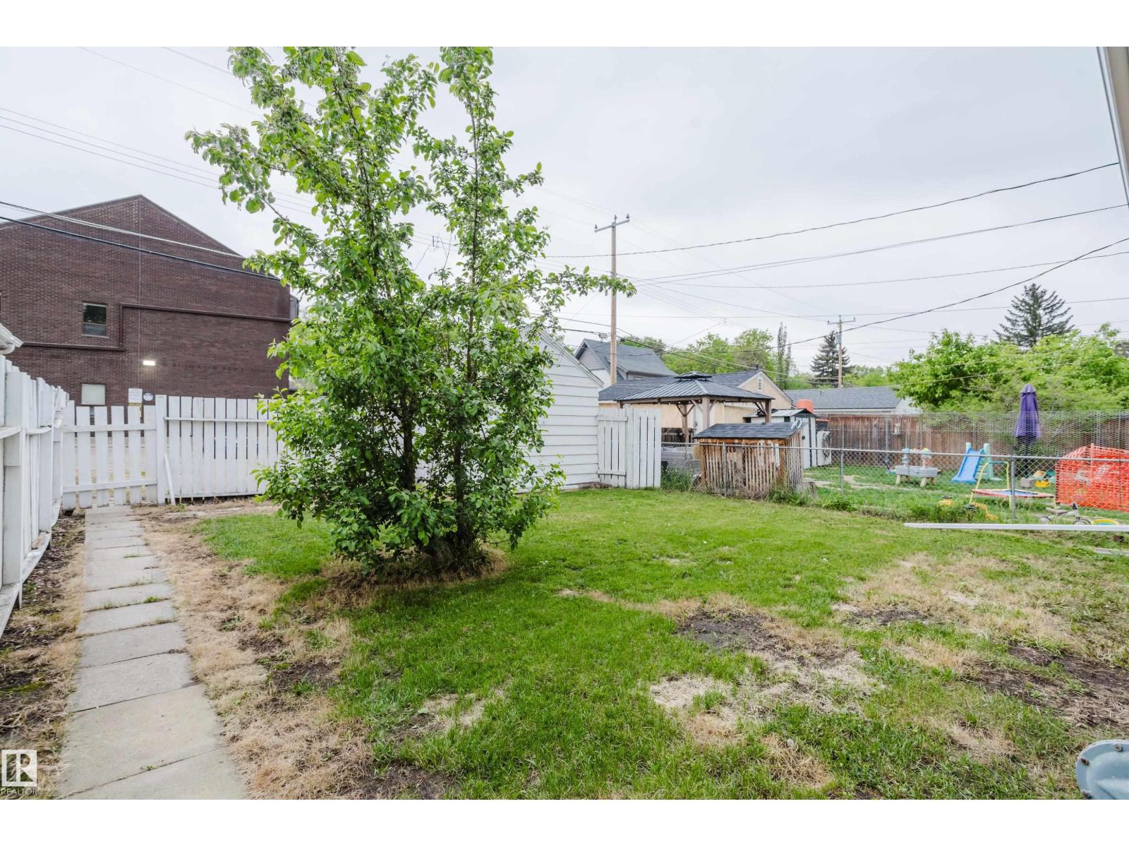 11208 69 ST NW - 37