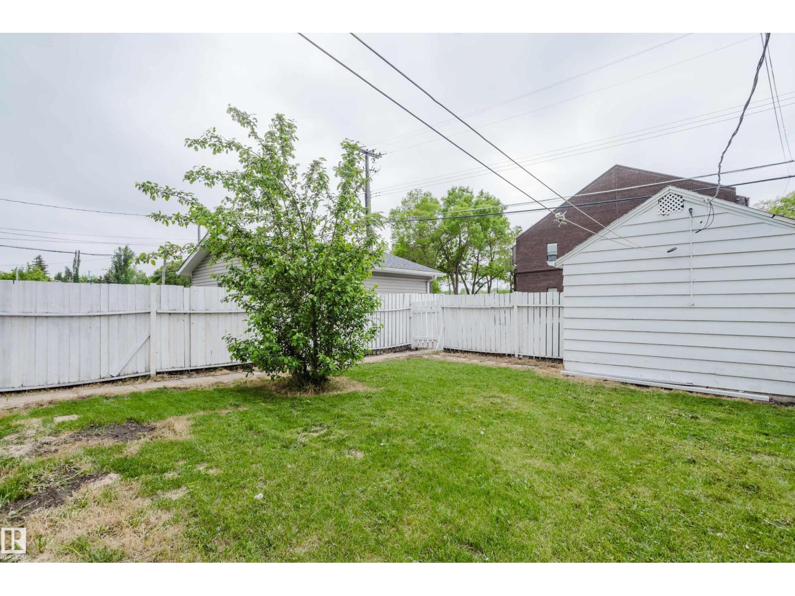 11208 69 ST NW - 38
