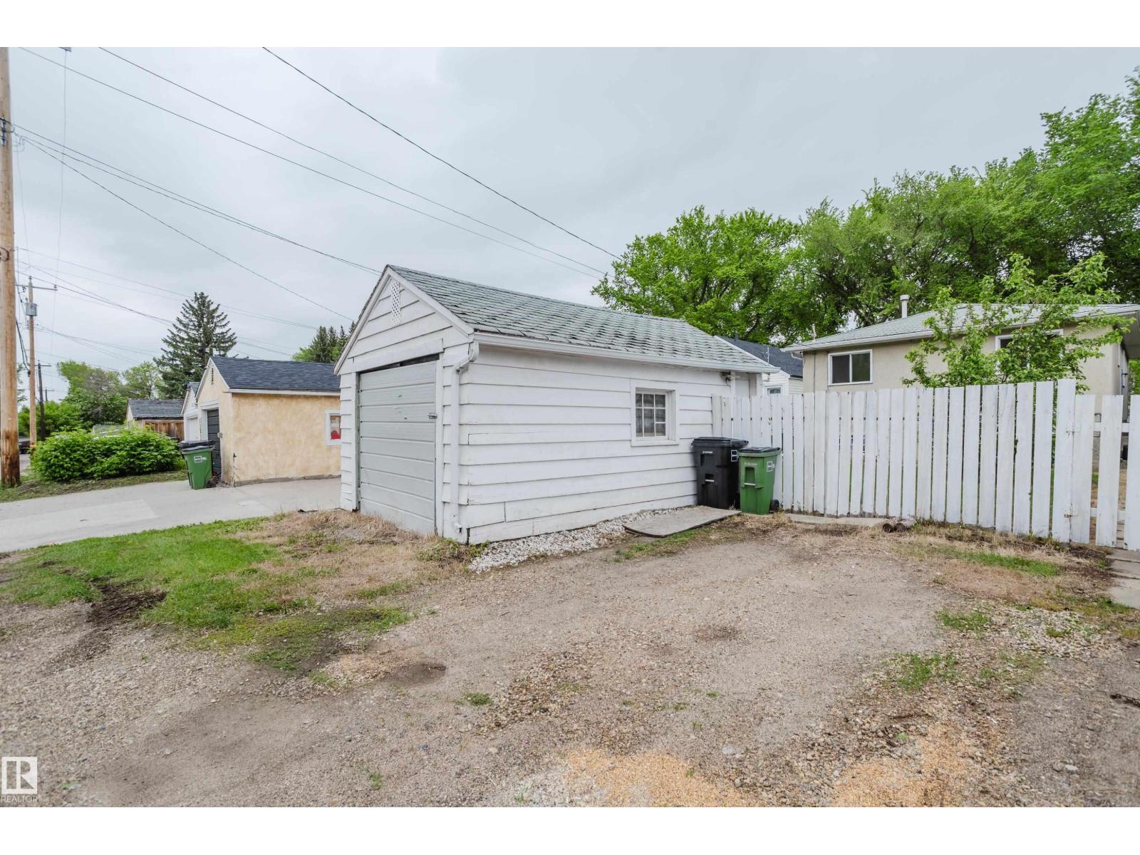 11208 69 ST NW - 39