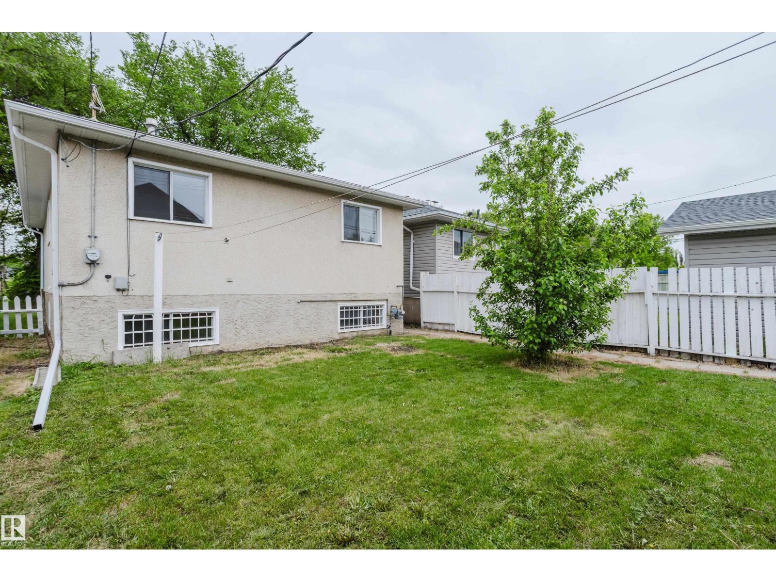 11208 69 ST NW - 40