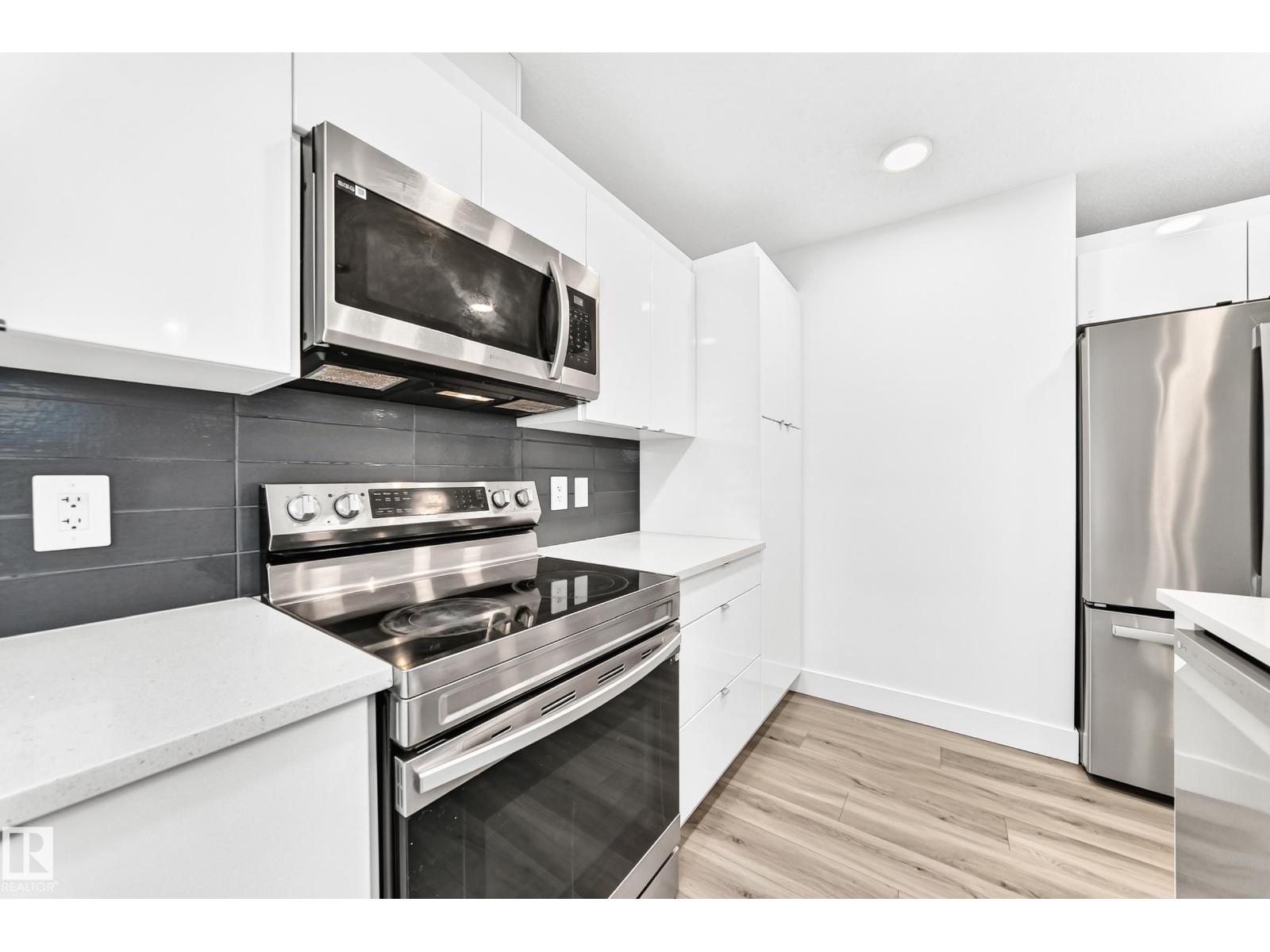 #17 4137 76 ST NW - 11