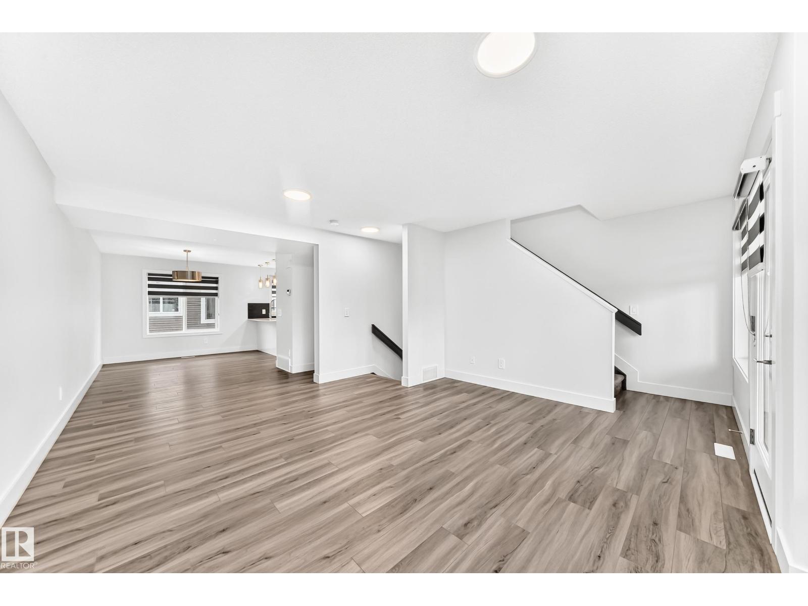 #17 4137 76 ST NW - 14