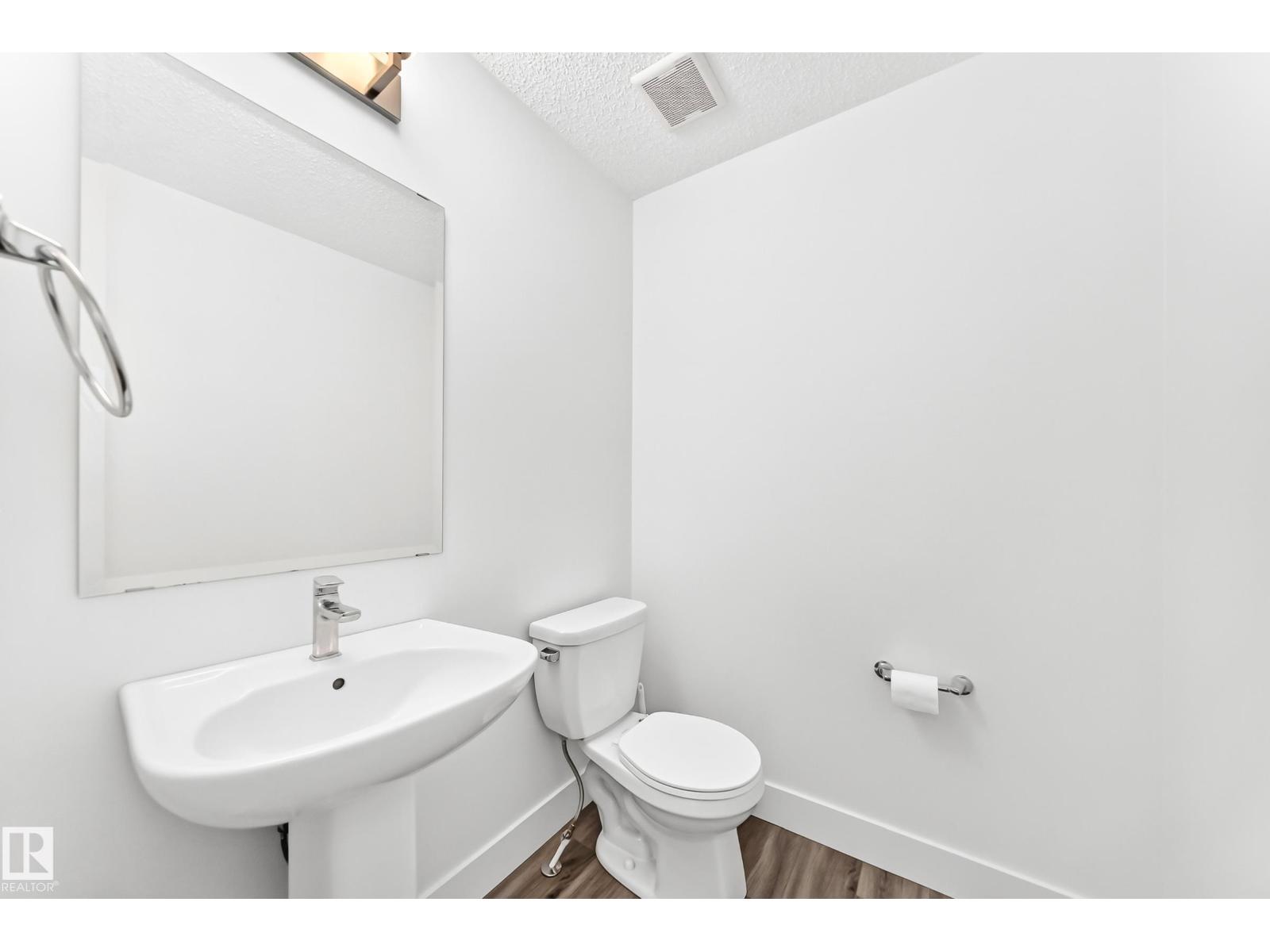 #17 4137 76 ST NW - 16