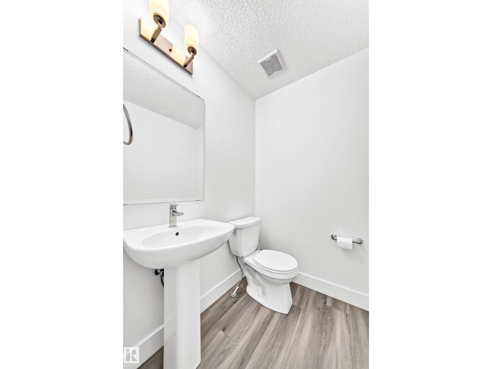 #17 4137 76 ST NW - 17