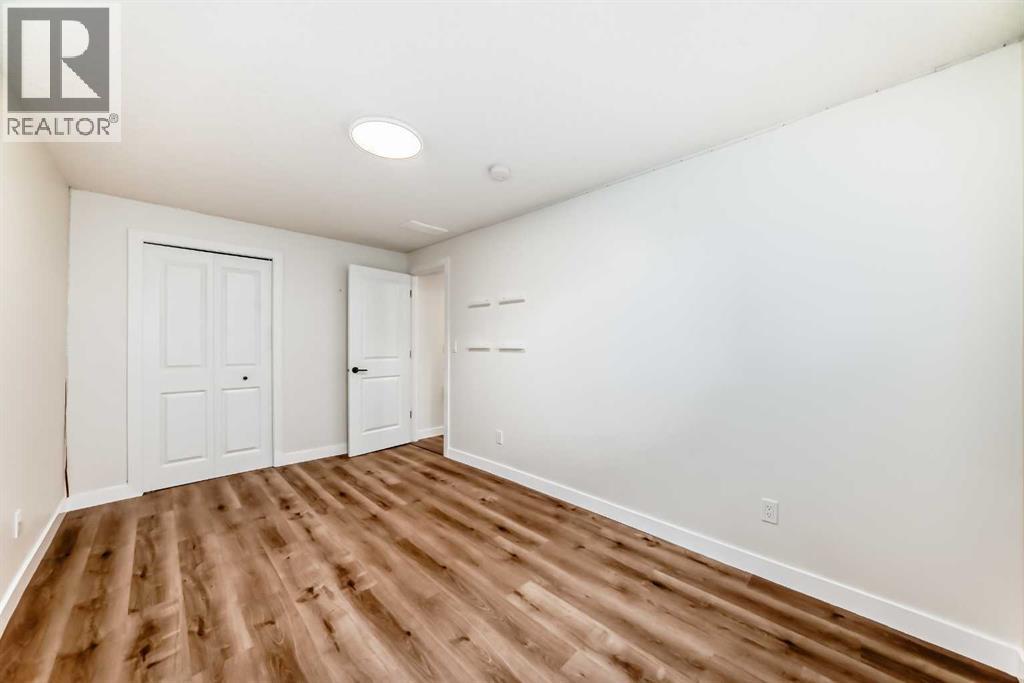 584 Woodhill Place SW - 24
