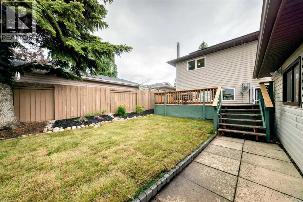 584 Woodhill Place SW - 30