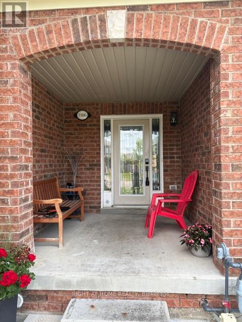 1186 MARY-LOU STREET - 2