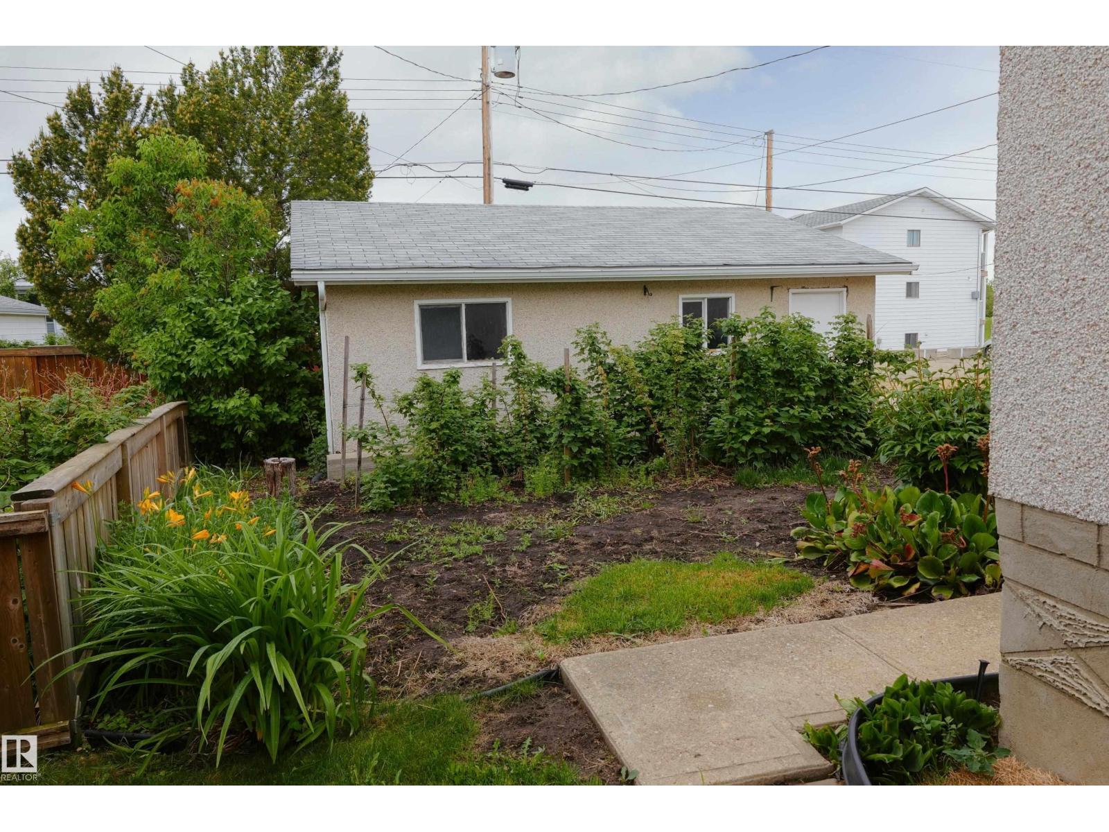 4906 43A ST — photo 34