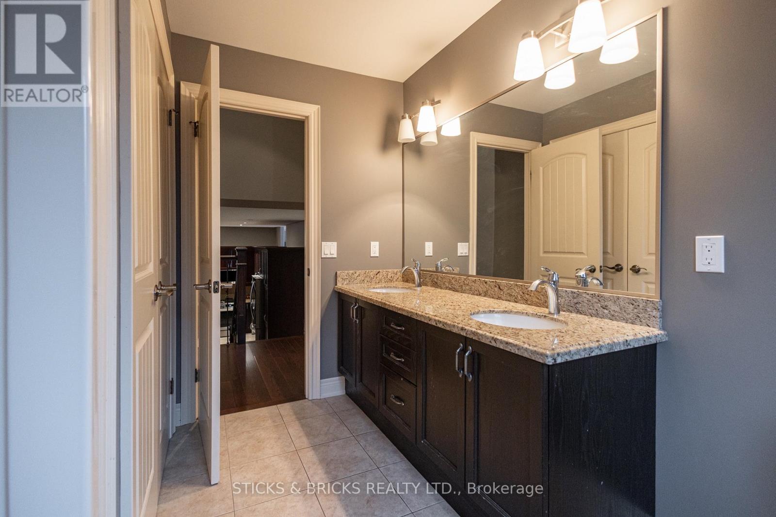 6415 CHRISTOPHER CRESCENT - 15