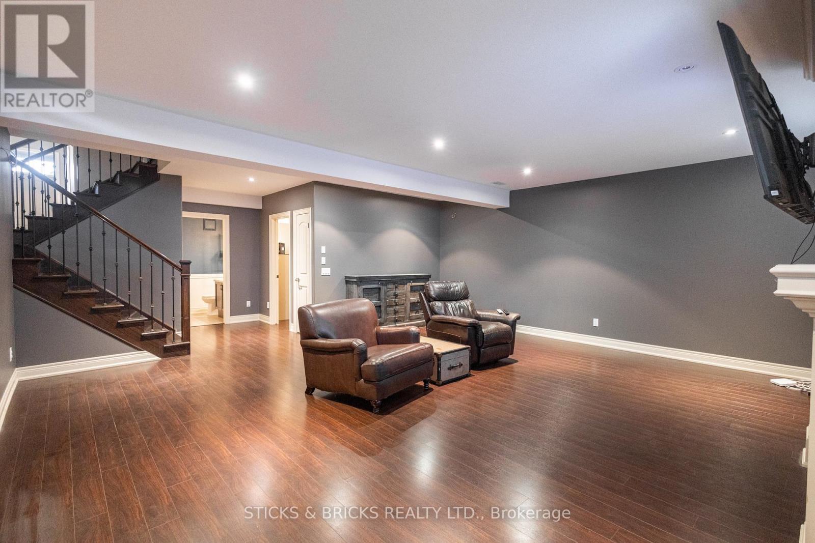 6415 CHRISTOPHER CRESCENT - 12