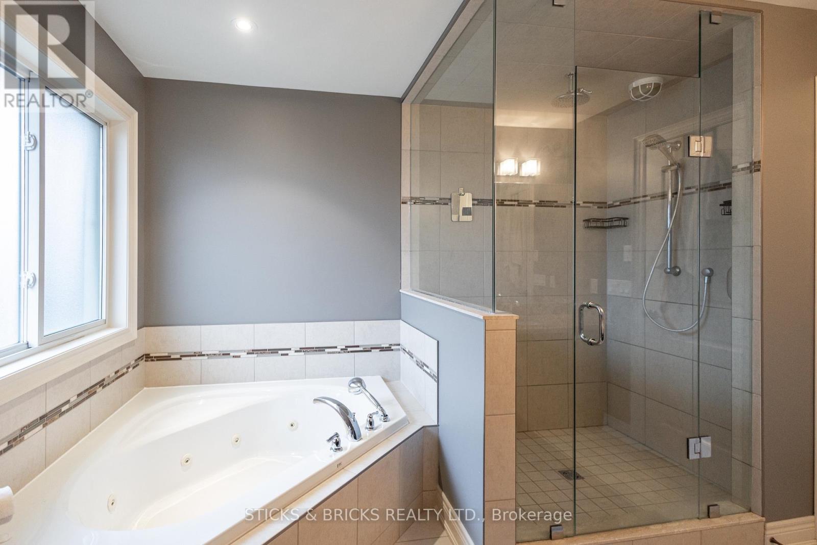 6415 CHRISTOPHER CRESCENT - 20