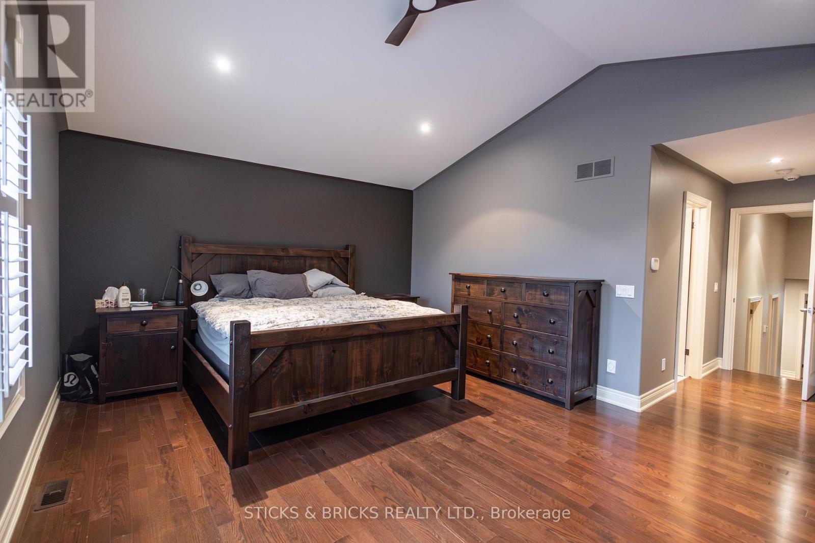 6415 CHRISTOPHER CRESCENT - 17