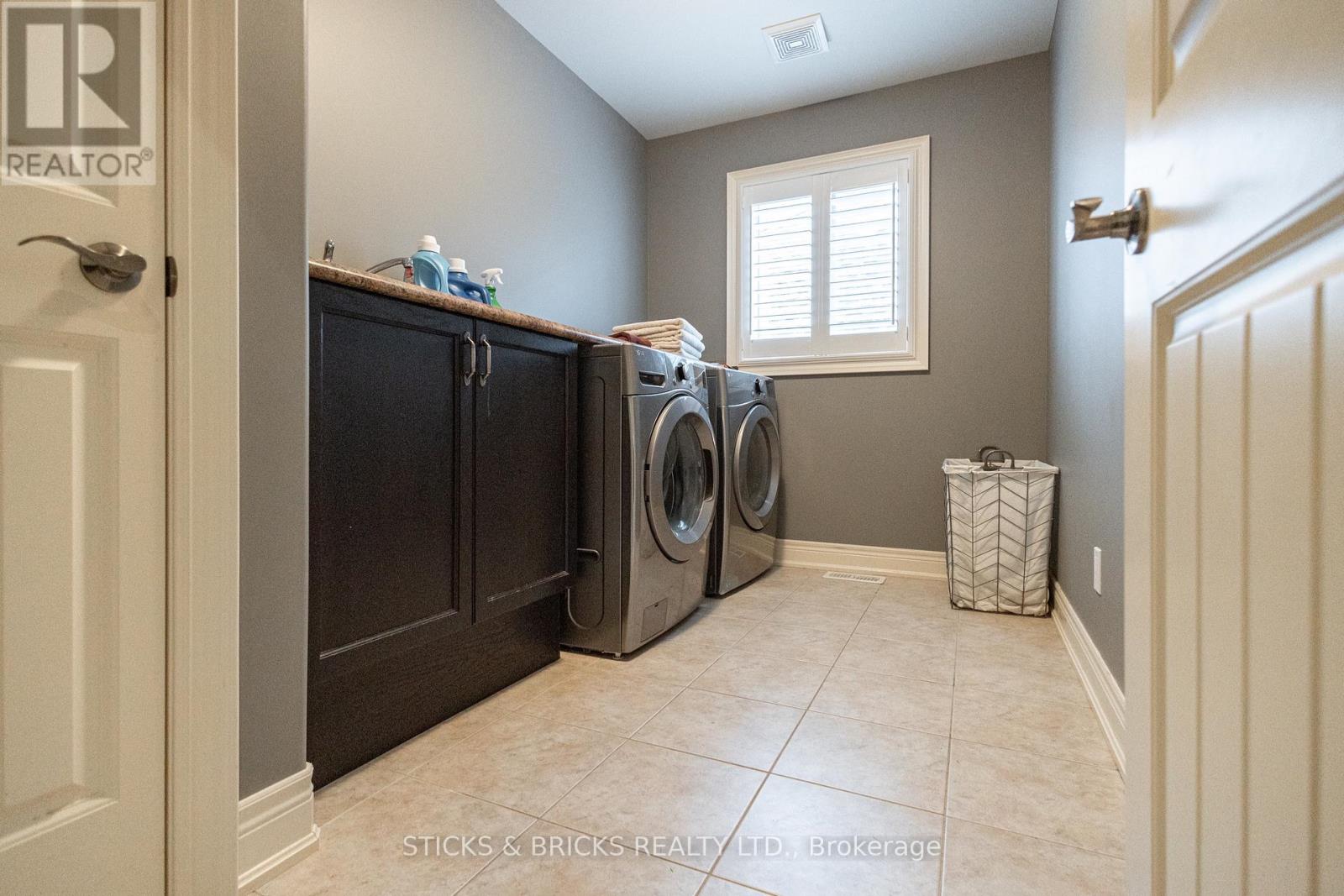 6415 CHRISTOPHER CRESCENT - 25
