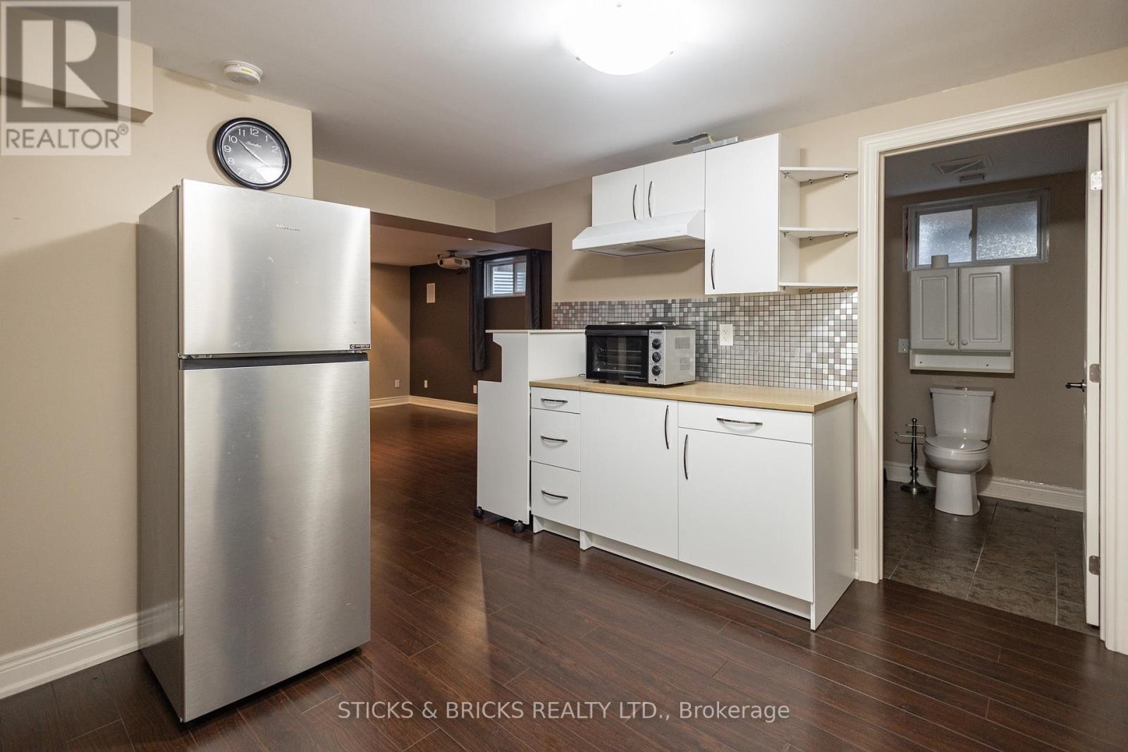 6415 CHRISTOPHER CRESCENT - 28