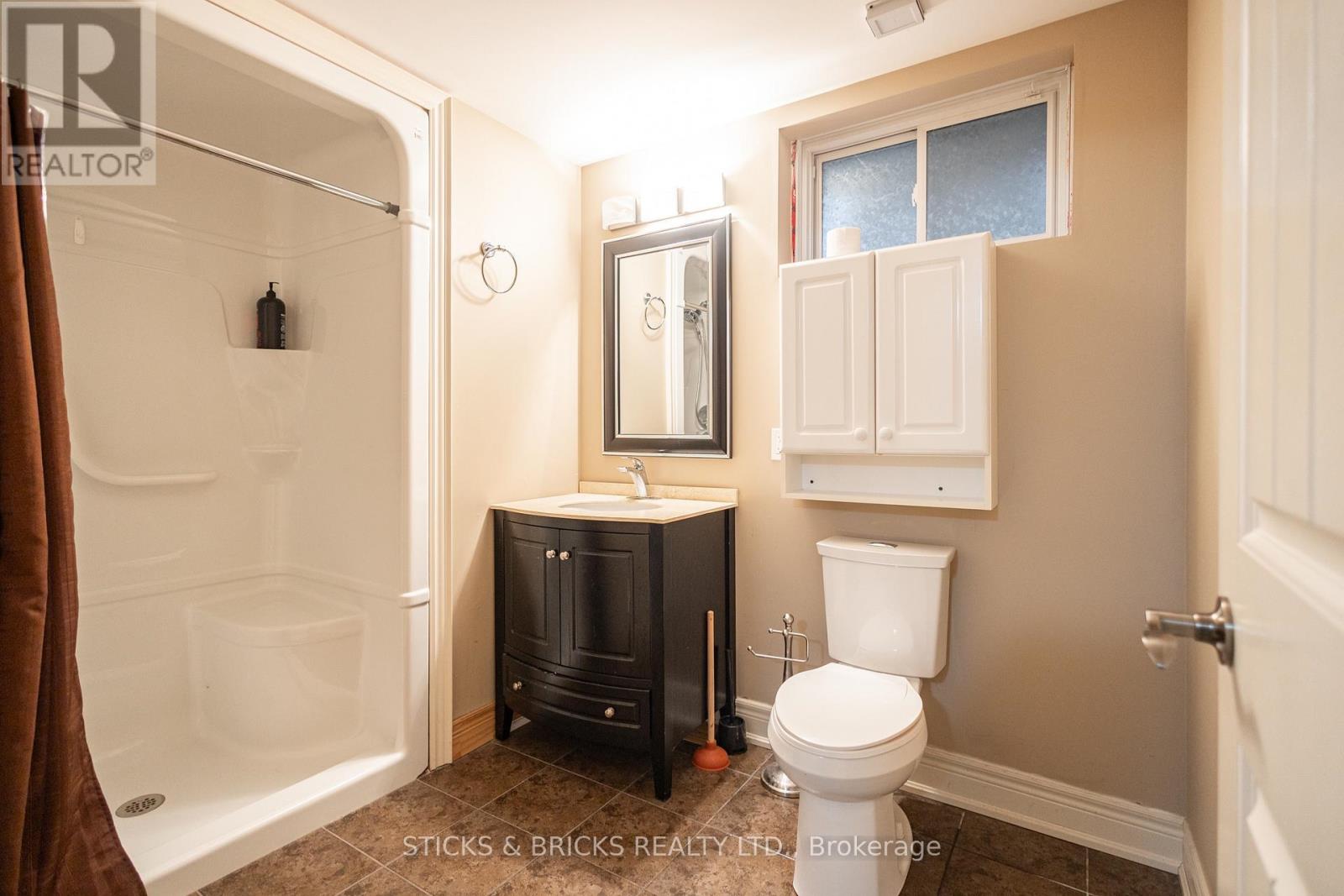 6415 CHRISTOPHER CRESCENT - 32