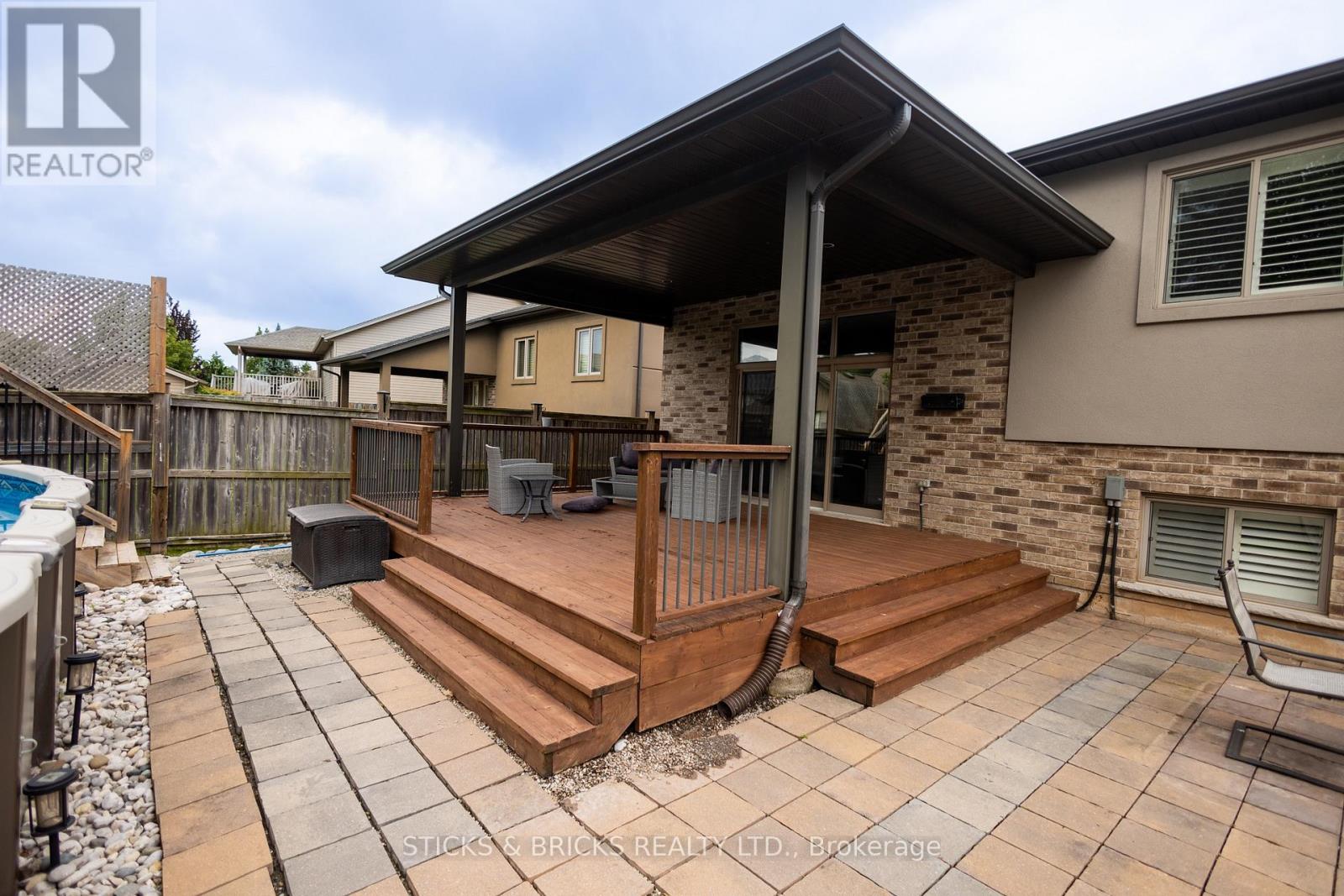 6415 CHRISTOPHER CRESCENT - 34