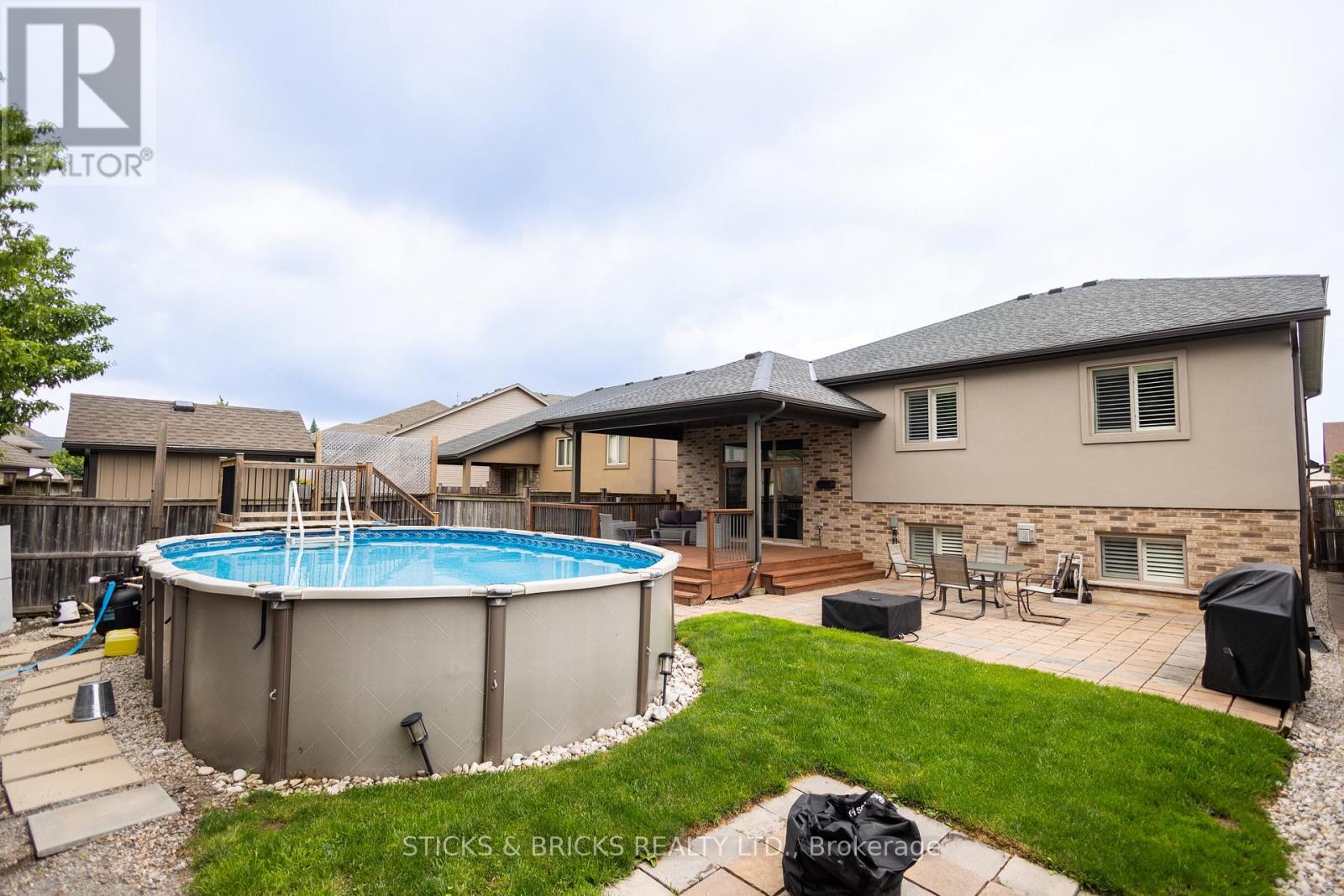 6415 CHRISTOPHER CRESCENT - 33