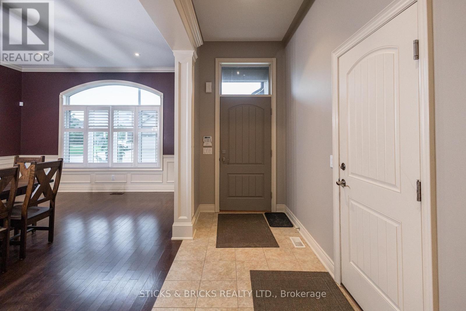 6415 CHRISTOPHER CRESCENT - 3