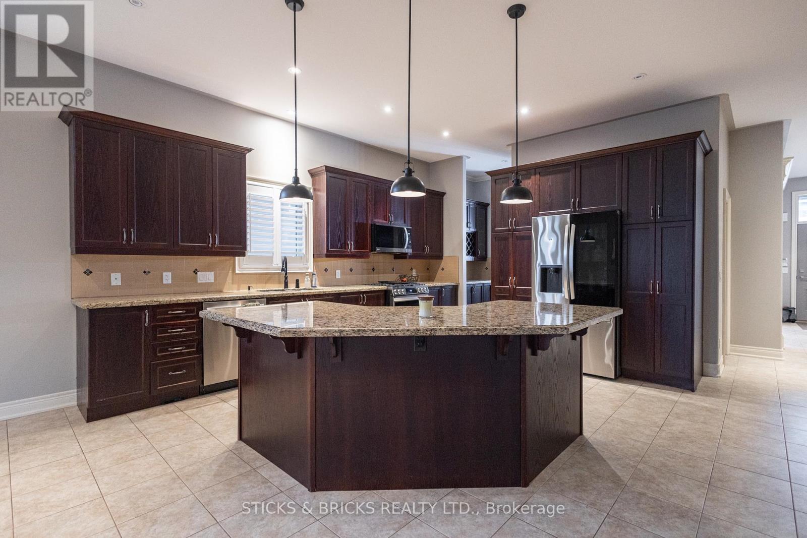 6415 CHRISTOPHER CRESCENT - 7