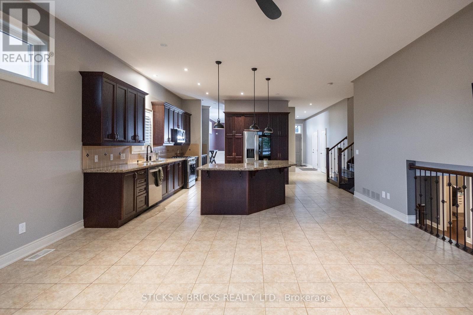 6415 CHRISTOPHER CRESCENT - 8