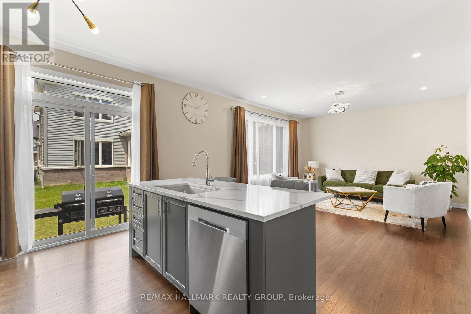 3 Bed, 3 Bath House for Sale in Ottawa – 360 PENINSULA ROAD, Ottawa – MLS# X13498372 - Image 12