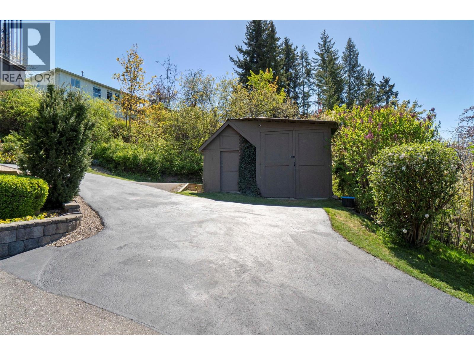 1280 Lakeshore Road NE - 72