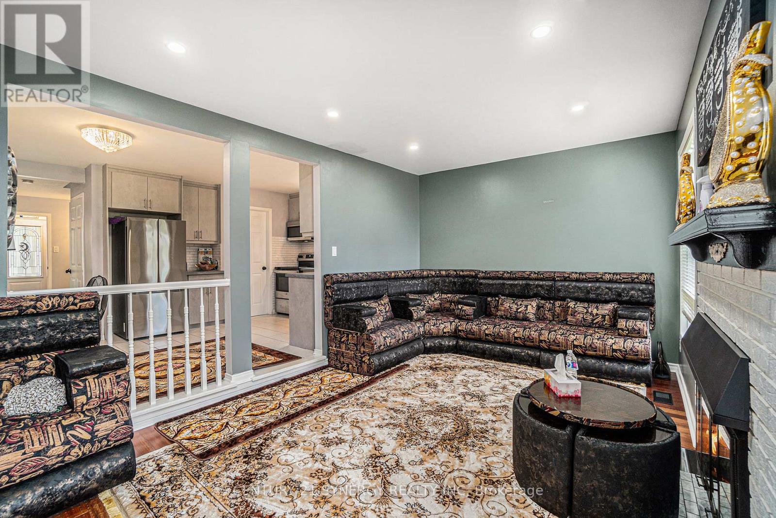 3 Bed, 3 Bath House for Sale in Ottawa – 6415 VISENEAU DRIVE, Ottawa – MLS# X13498398 - Image 12