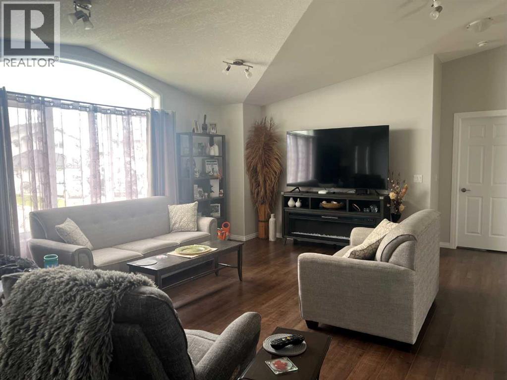 807 8A Avenue - 11