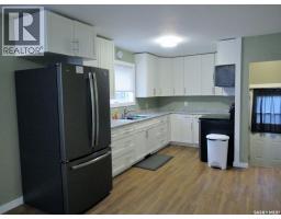 110 7th Avenue W, Kindersley, SK S0L1S0 Photo 13
