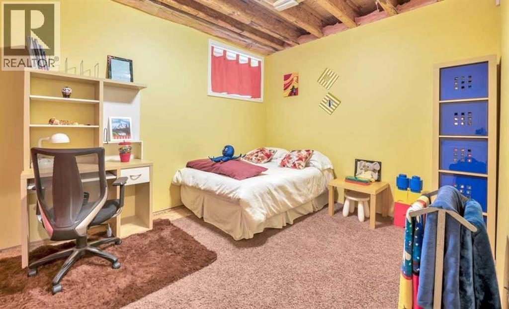 8 Sunset Square - 35